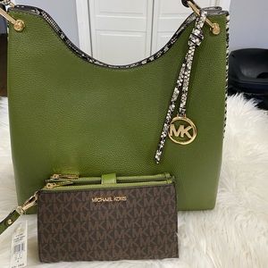 Two piece mk set.Evergreen color,W-12”,H-12”,D6”